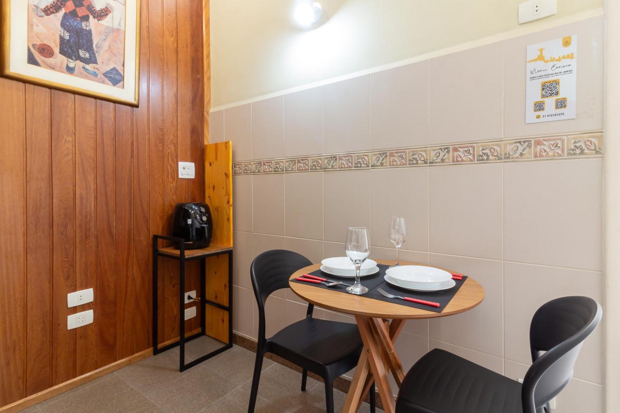 Pineapples Stc905 - Compacto E Decorado 2 Pax Em Copacabana *