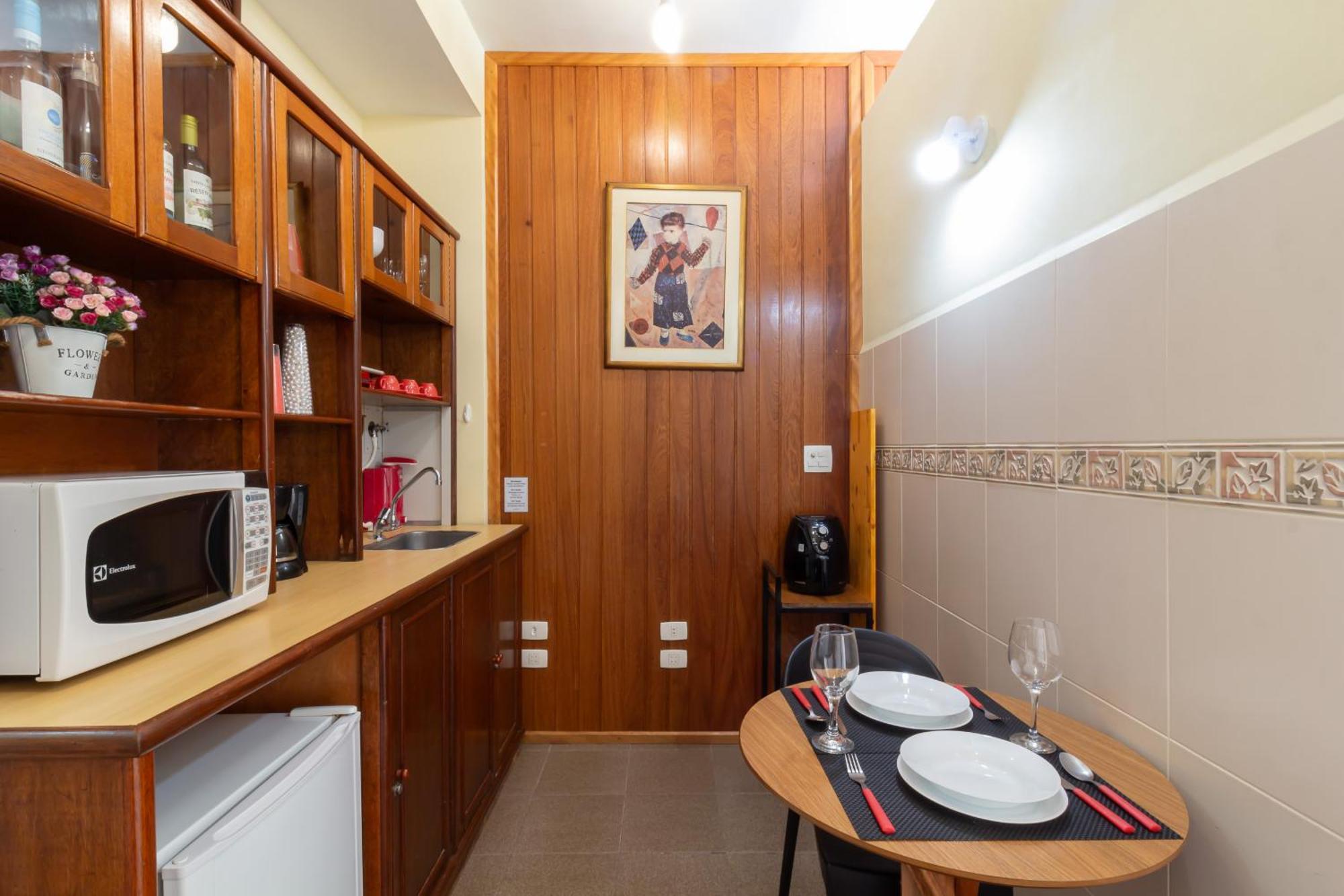 Pineapples Stc905 - Compacto E Decorado 2 Pax Em Copacabana